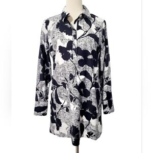 Chico’s No-Iron Floral Button Front Shirt Tunic Size Small Black White Stretch